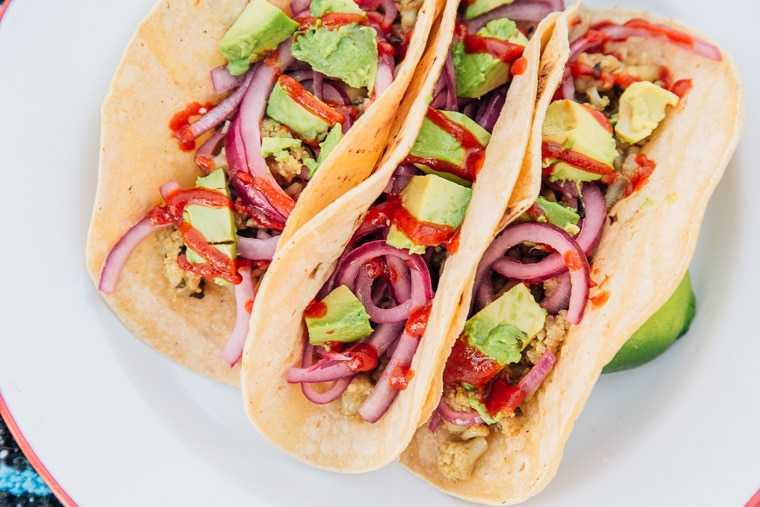 Drunken Blomkål Tacos med hurtige syltede rødløg