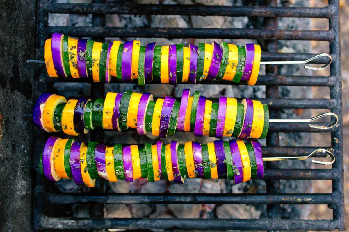 Grillad Ratatouille Kebab vid lägereld