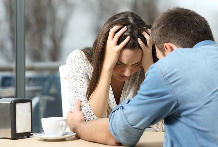 अवसाद से कैसे लड़ें: अपनी अवसादग्रस्त प्रेमिका के लिए 10 तरीके