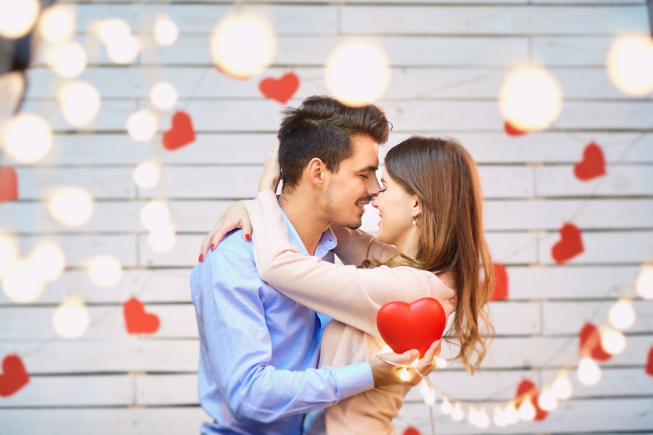 5 viktigste forskjellene mellom dating og å være i et forhold