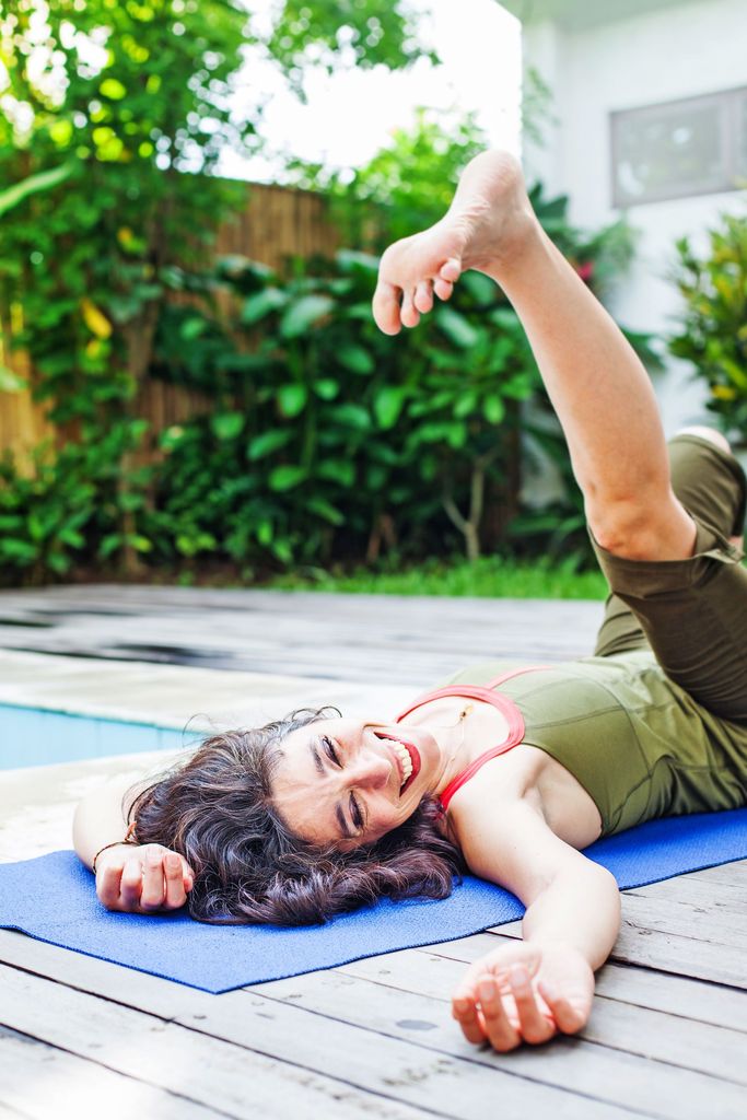 9 raisons pour lesquelles sortir avec une fille qui fait du yoga est absolument `` à couper le souffle ''