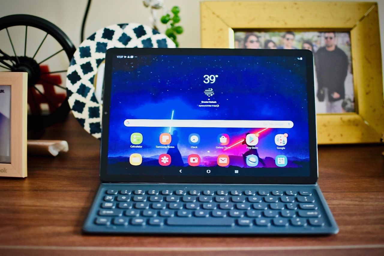 Galaxy Tab S5E to idealny tablet z Androidem do kupienia, jeśli lubisz oglądać filmy i pracować w podróży