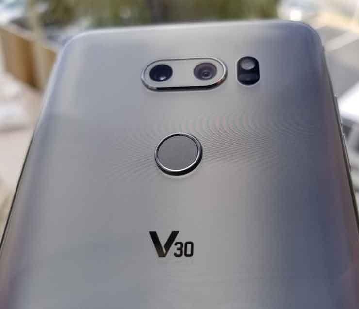 Преглед на LG V30: месец по-късно и все още липсва въображение