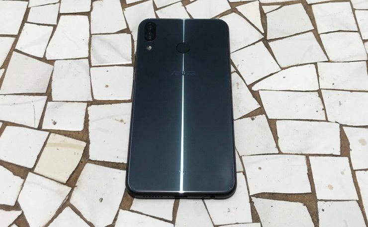 ASUS ZenFone 5Z की समीक्षा: यह Oneplus 6 पर ले जा सकता है