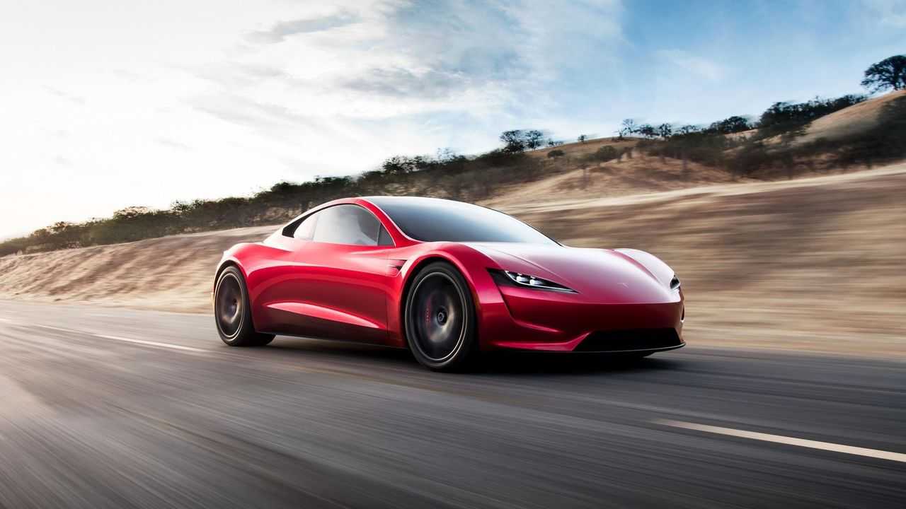 Naujasis „Tesla“ rodsteris nuvažiuoja 0–100 km / h per 1,9 sekundės ir tampa greičiausiu automobiliu pasaulyje