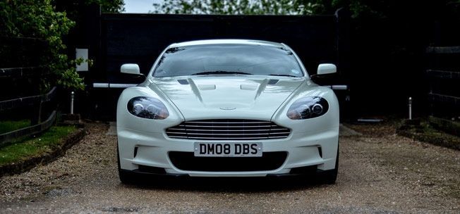 Този светещ в тъмното Aston Martin е най-готиното нещо, правено някога