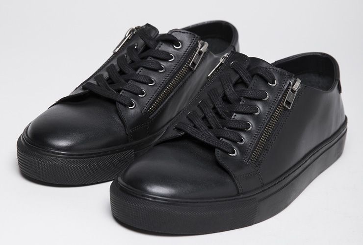 مردوں کے جوتوں کے مجموعے میں شامل کرنے کے ل Black 5 قسم کے سیاہ جوتے