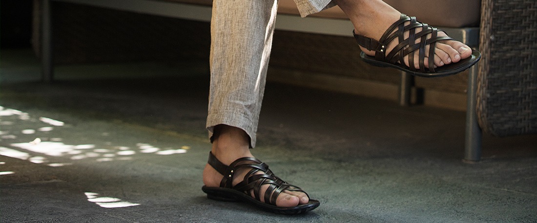 Vienkāršs ceļvedis vīriešu sandales veidošanai ar visu, kas jau atrodas jūsu drēbju skapī