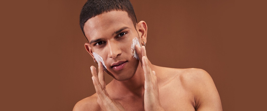 Fra fjerning av hudormer til peeling, slik kan man endelig bli kvitt store, åpne porer