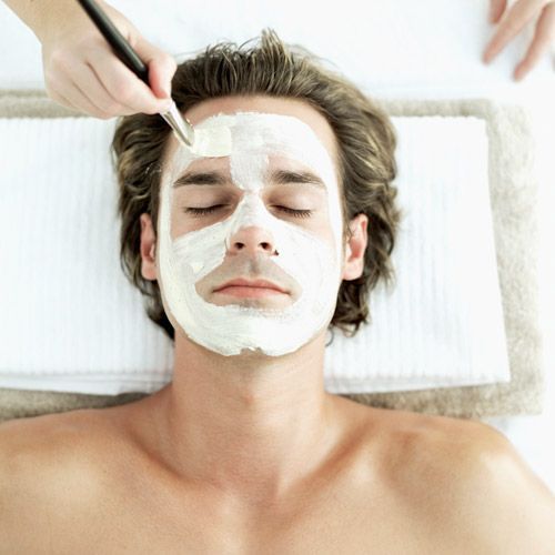 Manly måter å fjerne hudormer fra ansiktet ditt