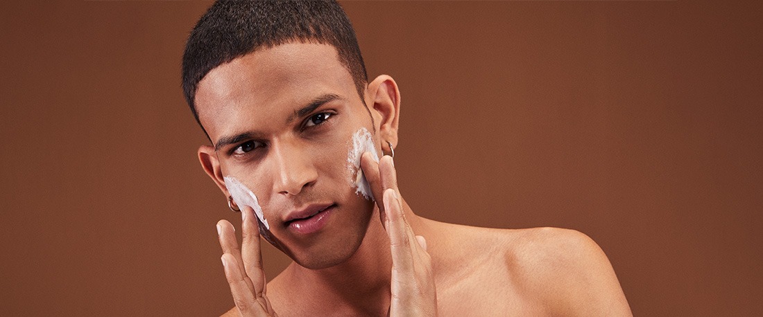 5 πράγματα και δεν πρέπει να χρησιμοποιείτε μάσκες αργίλου για την επίτευξη καθαρού δέρματος χωρίς λάδι αυτήν την περίοδο των διακοπών