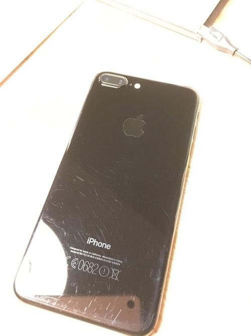 iPhone 7 Jet črne praske