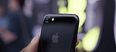 Това се случва с Jet Black iPhone 7 след 2 месеца без използване на калъф