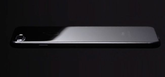 আইফোন 7 জেট কালো স্ক্র্যাচ