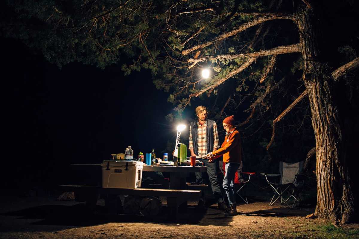 After Hours Camping: 6 tapaa pitää Campvibes jatkumassa pimeässä