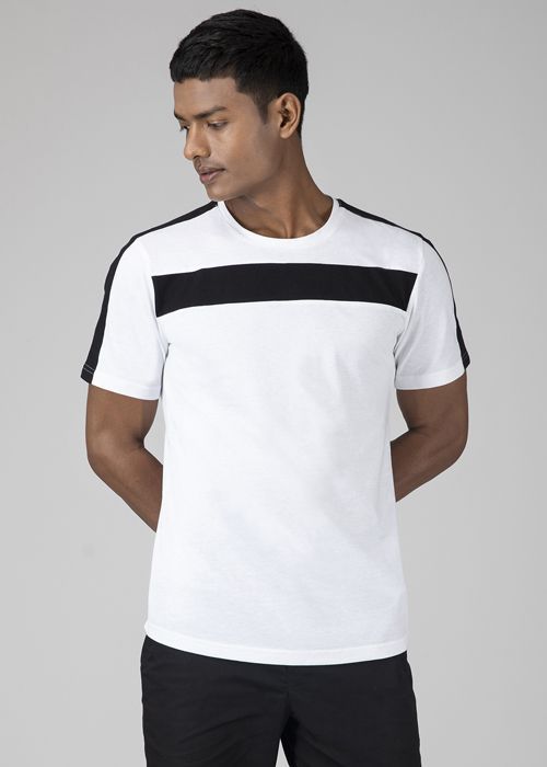 Las mejores camisetas blancas para hombres que harán que todos los jóvenes indios se vean súper deseables