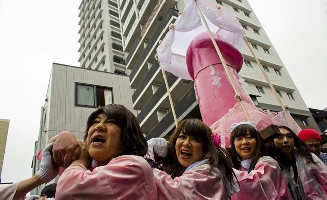 Tā izskatās Japānas dzimumlocekļa festivāls un mēs derēsim, ka pasaule nekad mūžā nav redzējusi tik daudz dzimumlocekļu