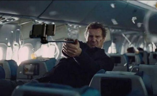 Zbrane nahradené selfie tyčami v slávnych filmoch