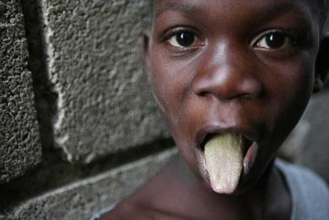 Haitin ihmiset syövät mudakeksejä selviytyäkseen