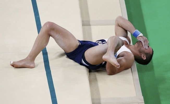See prantsuse võimleja murdis olümpial esinemise ajal jala kõige valusamal viisil
