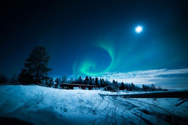 Satriecoši Norvēģijas nakts debesu attēli