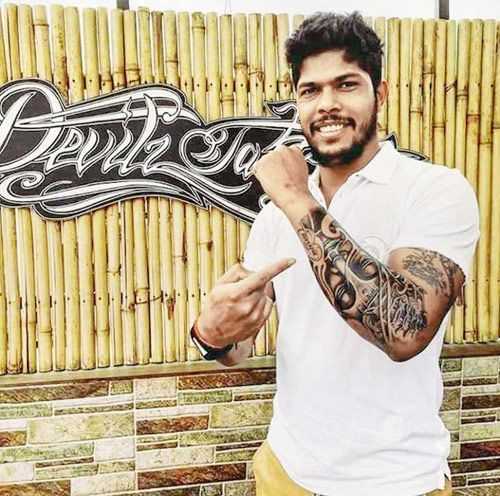 Joueurs de cricket indiens avec des tatouages ​​impressionnants