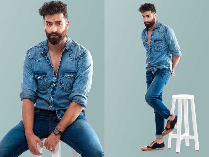 Comment porter une chemise en jean de 7 manières différentes