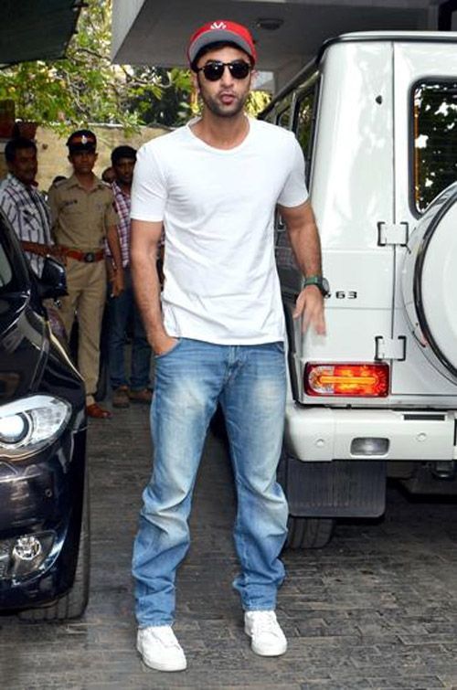 Mga Outfits Na Hindi Kumpleto Nang Walang Isang Pares Ng Mga Blue Jeans