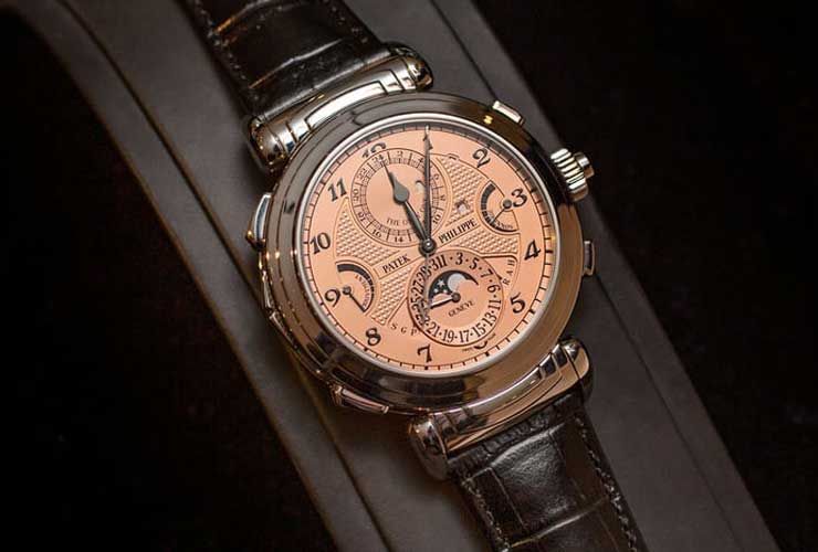 izsolāmākais dārgākais pulkstenis tika pārdots par 31 miljonu USD