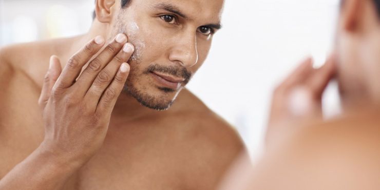 4 pijnloze manieren om ingegroeide haren in uw baard of snor te verwijderen