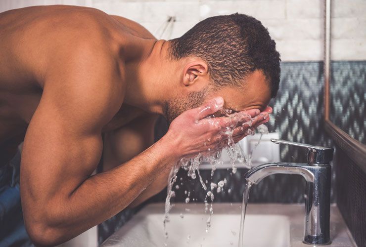 5 conseils de rasage pour les hommes qui ont la peau sensible