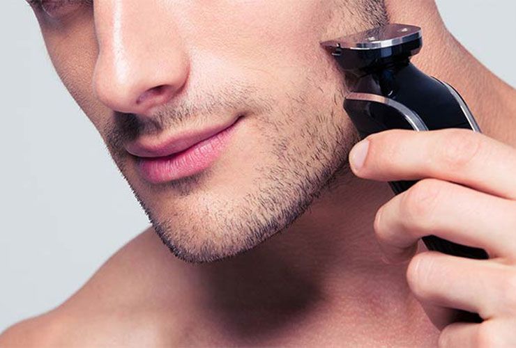 cómo evitar cortarse mientras se afeita