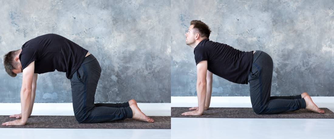 7 asanas de yoga que los hombres que trabajan desde casa deben probar para aliviar el dolor de espalda